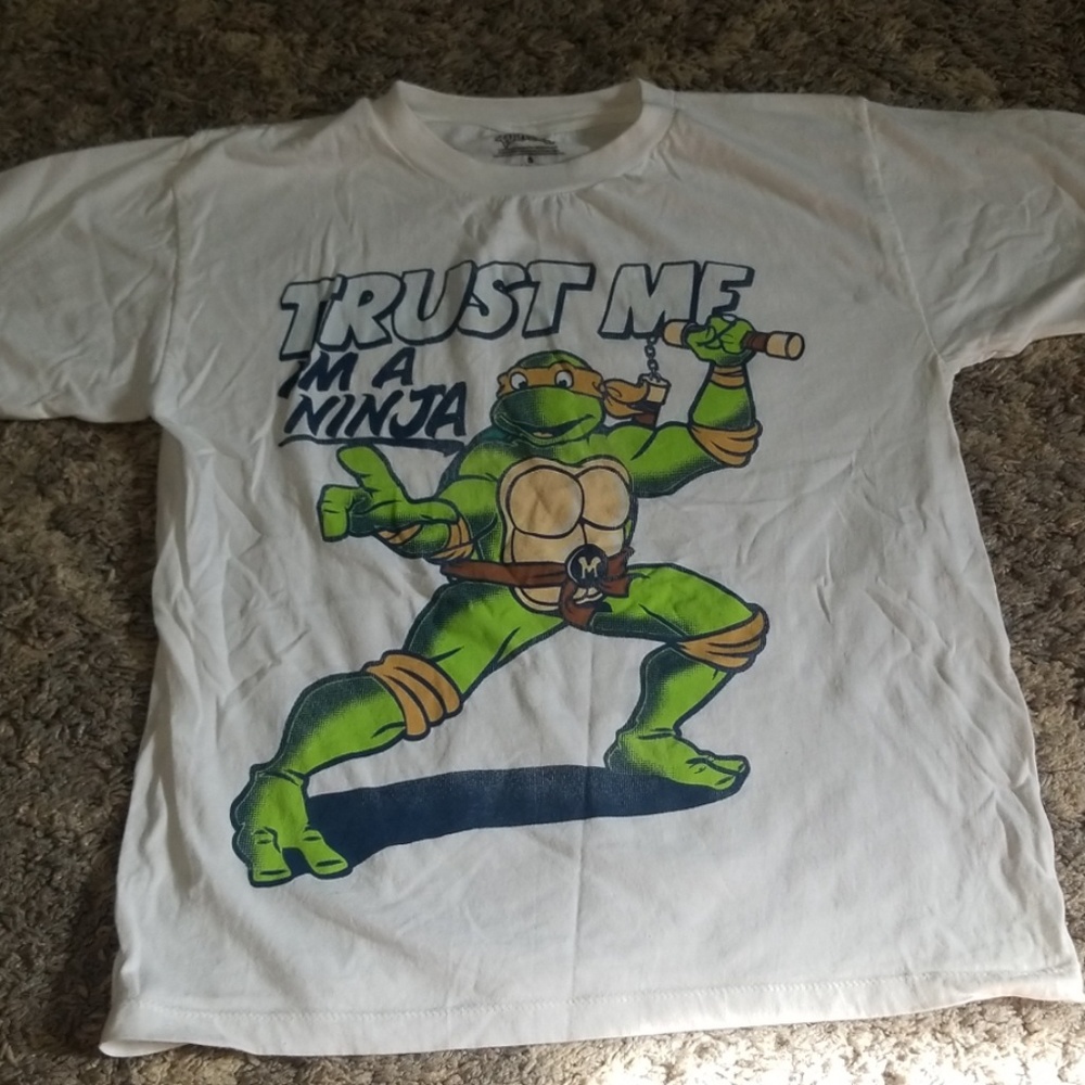 Boys soft tee sz S ninja turtles